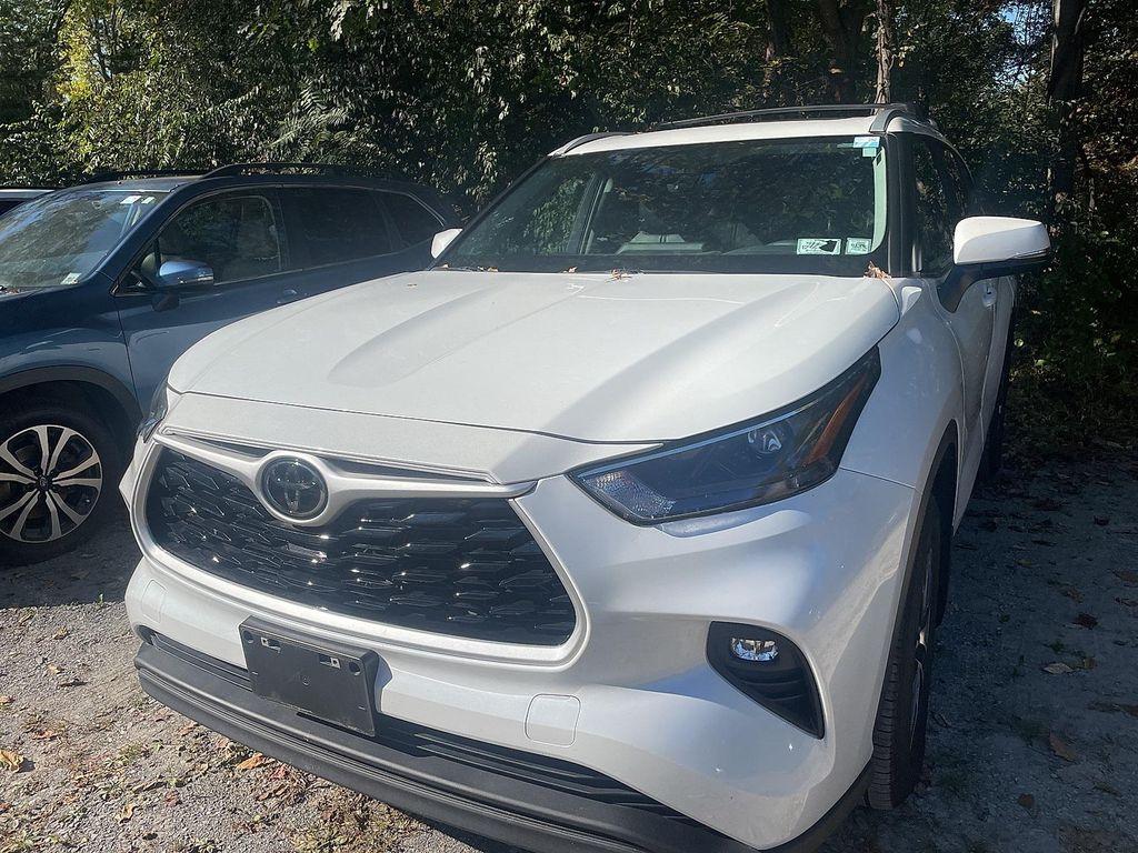 used 2023 Toyota Highlander car, priced at $39,990
