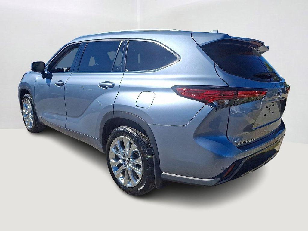used 2022 Toyota Highlander Hybrid car, priced at $29,995