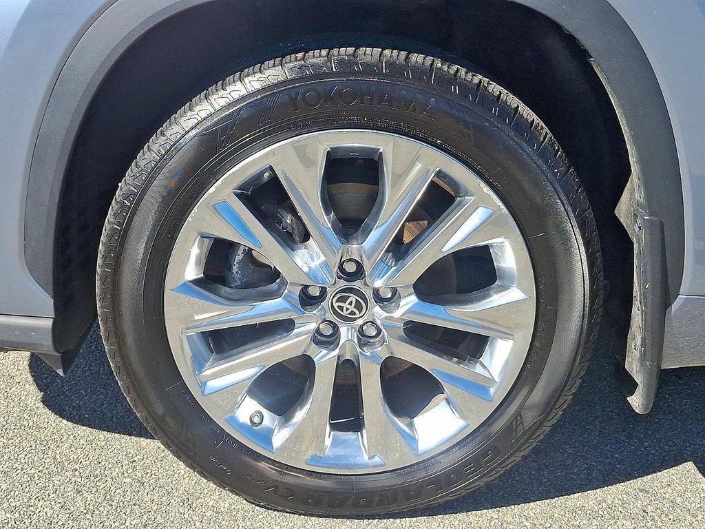 used 2022 Toyota Highlander Hybrid car, priced at $29,995