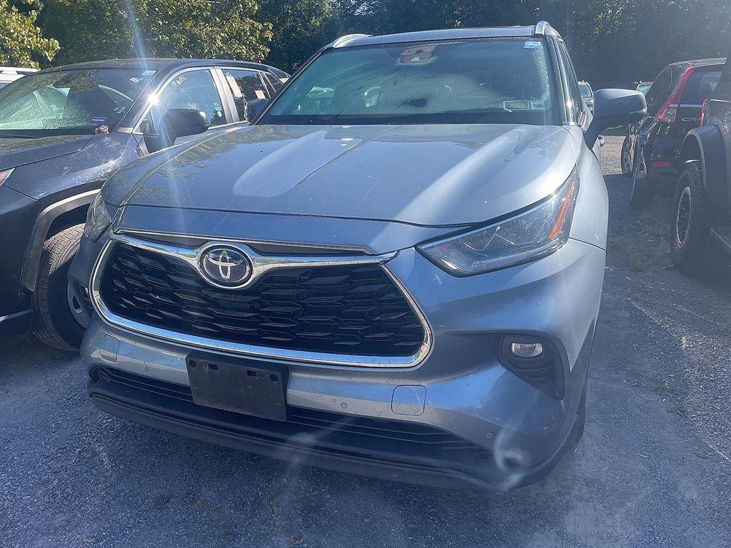 used 2022 Toyota Highlander Hybrid car, priced at $33,990