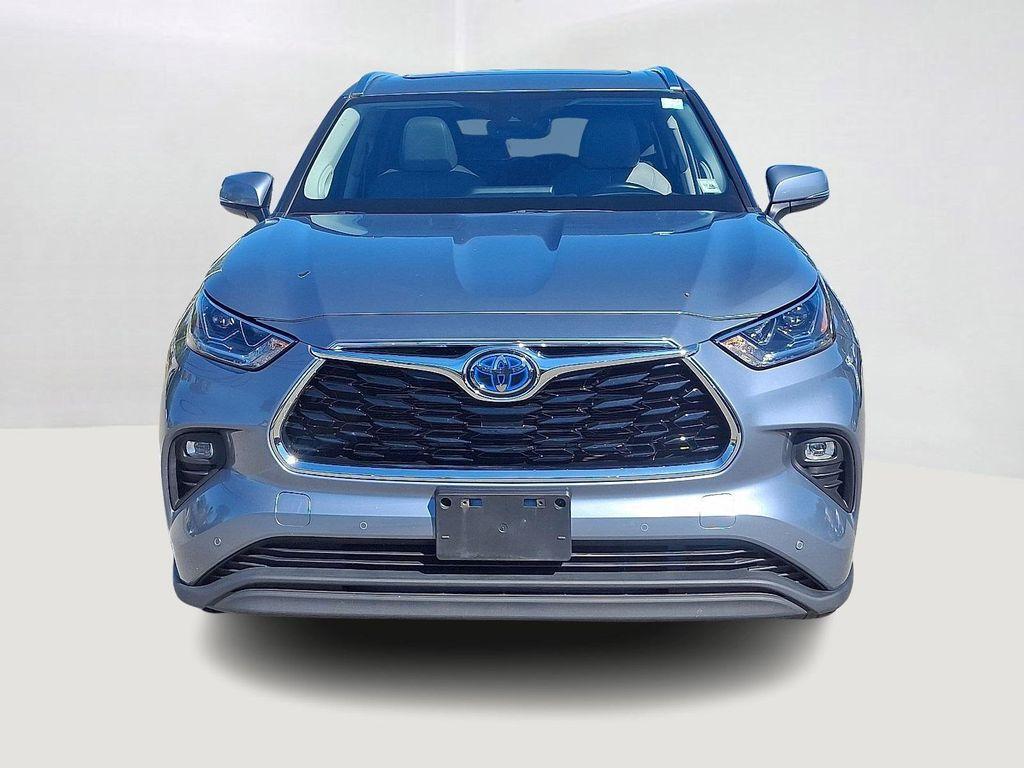 used 2022 Toyota Highlander Hybrid car, priced at $29,995