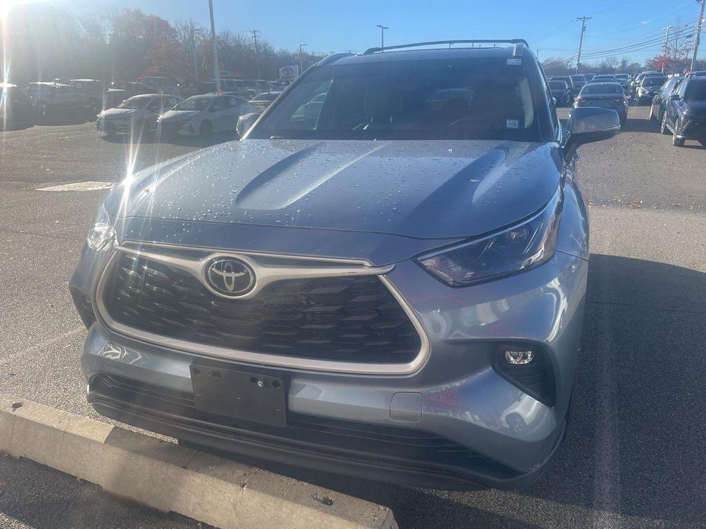 used 2022 Toyota Highlander car, priced at $38,990