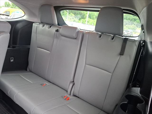 used 2022 Toyota Highlander car, priced at $34,291