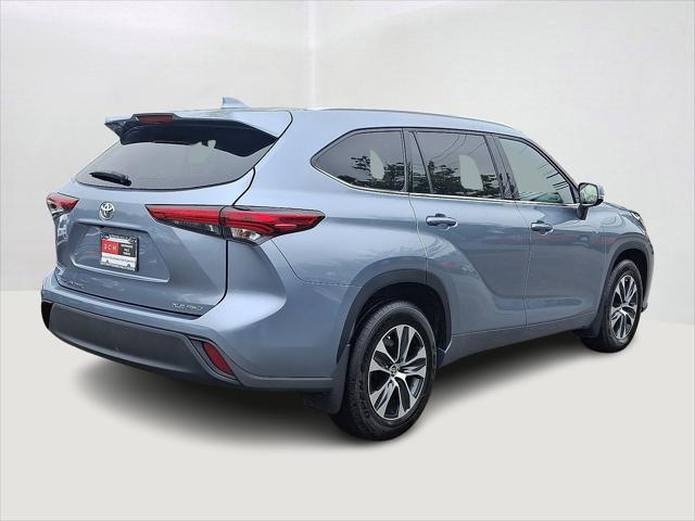 used 2022 Toyota Highlander car, priced at $34,291