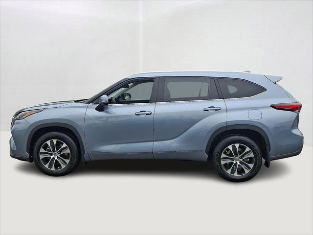 used 2022 Toyota Highlander car, priced at $34,291