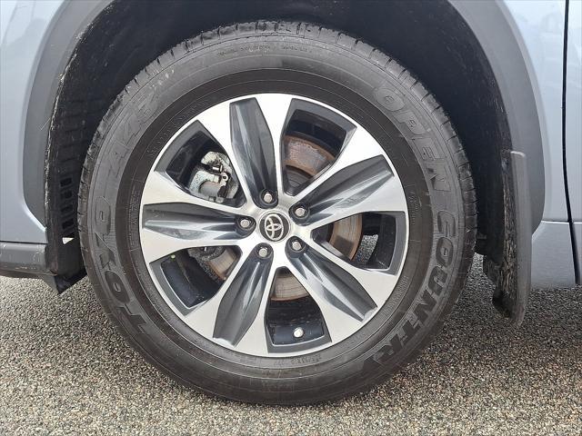 used 2022 Toyota Highlander car, priced at $34,291