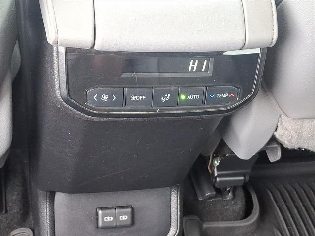 used 2022 Toyota Highlander car, priced at $34,291