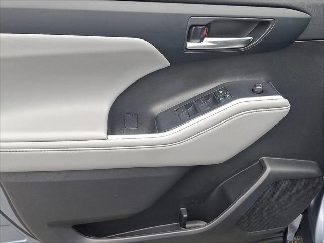 used 2022 Toyota Highlander car, priced at $34,291