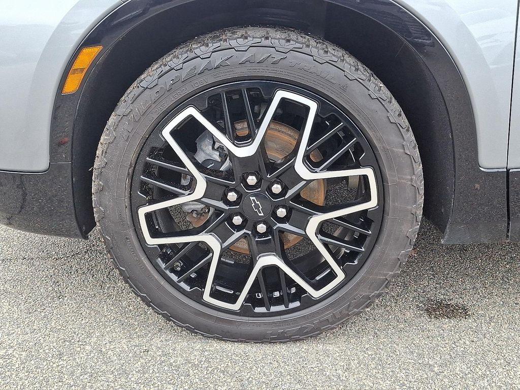 used 2024 Chevrolet Blazer car, priced at $31,993