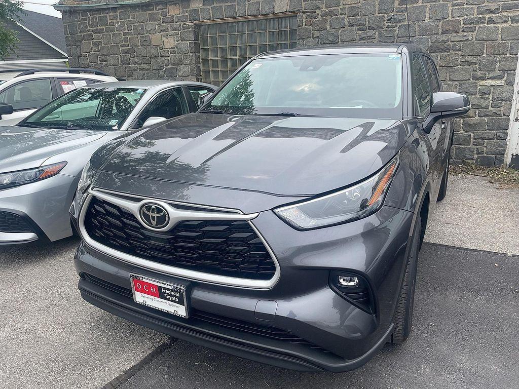 used 2024 Toyota Highlander car, priced at $38,990
