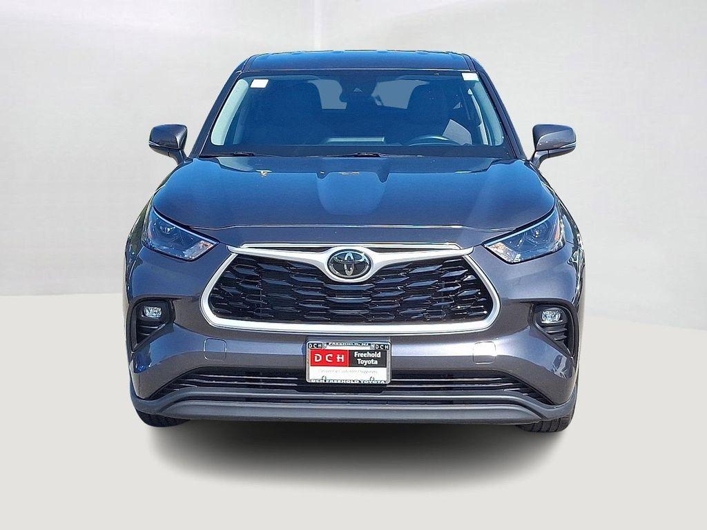 used 2024 Toyota Highlander car, priced at $31,999