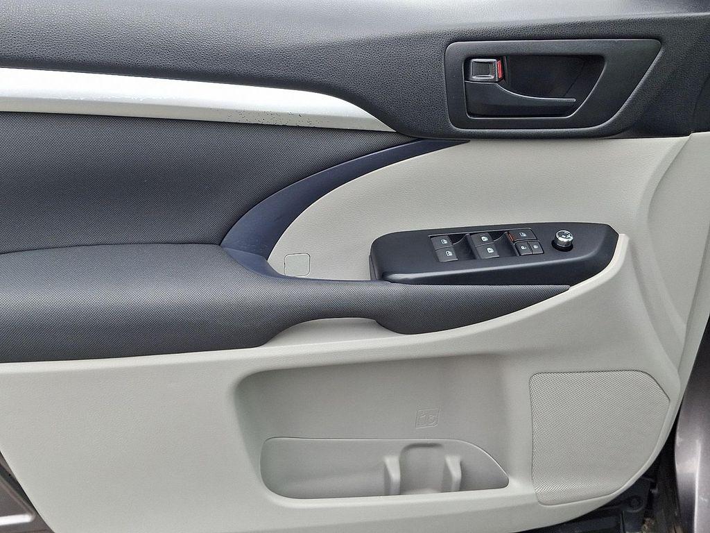 used 2019 Toyota Highlander car, priced at $19,592