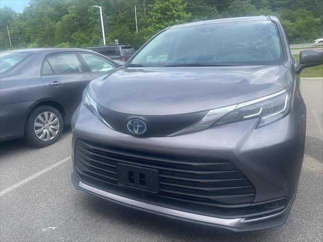used 2023 Toyota Sienna car, priced at $39,491