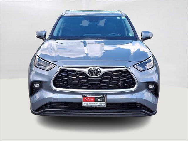 used 2022 Toyota Highlander car, priced at $35,491
