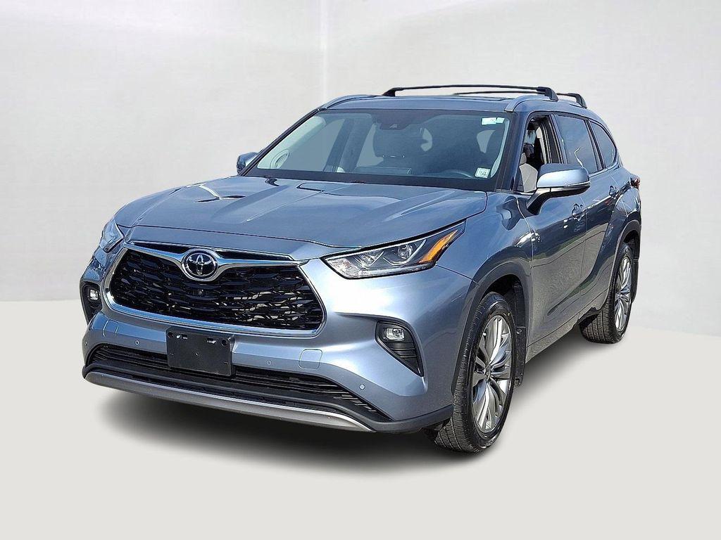 used 2022 Toyota Highlander car, priced at $39,991