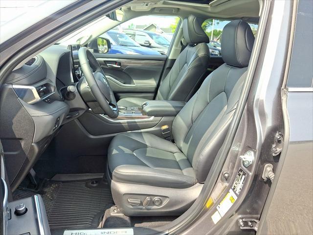 used 2023 Toyota Highlander Hybrid car, priced at $43,992