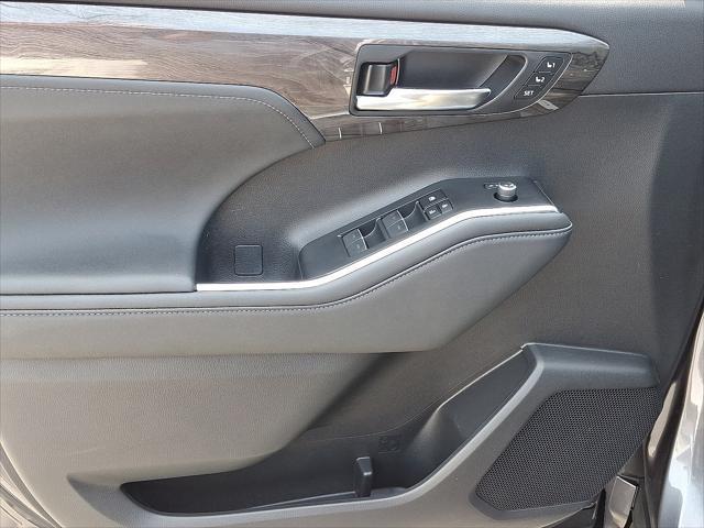 used 2023 Toyota Highlander Hybrid car, priced at $43,992