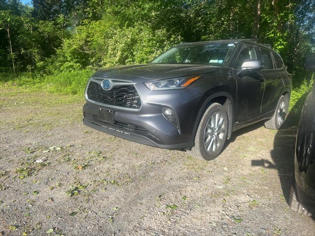 used 2023 Toyota Highlander Hybrid car, priced at $44,491