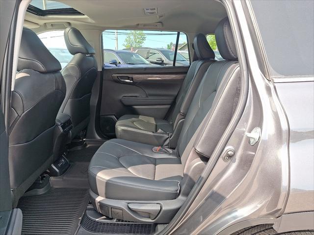 used 2023 Toyota Highlander Hybrid car, priced at $43,992