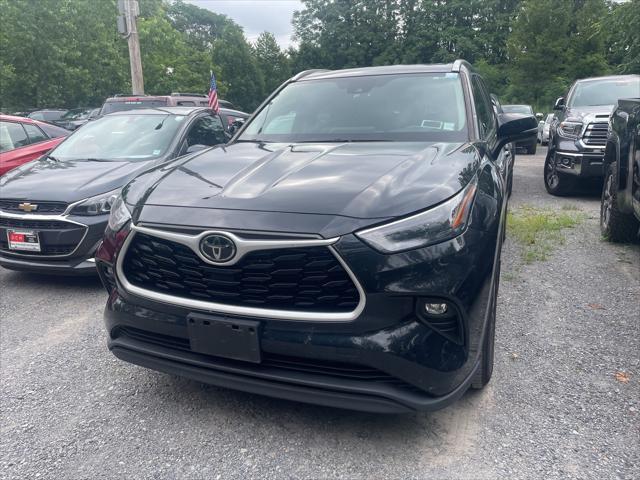used 2022 Toyota Highlander car, priced at $33,990