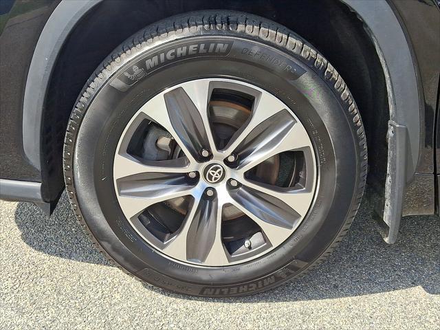 used 2022 Toyota Highlander car, priced at $33,791