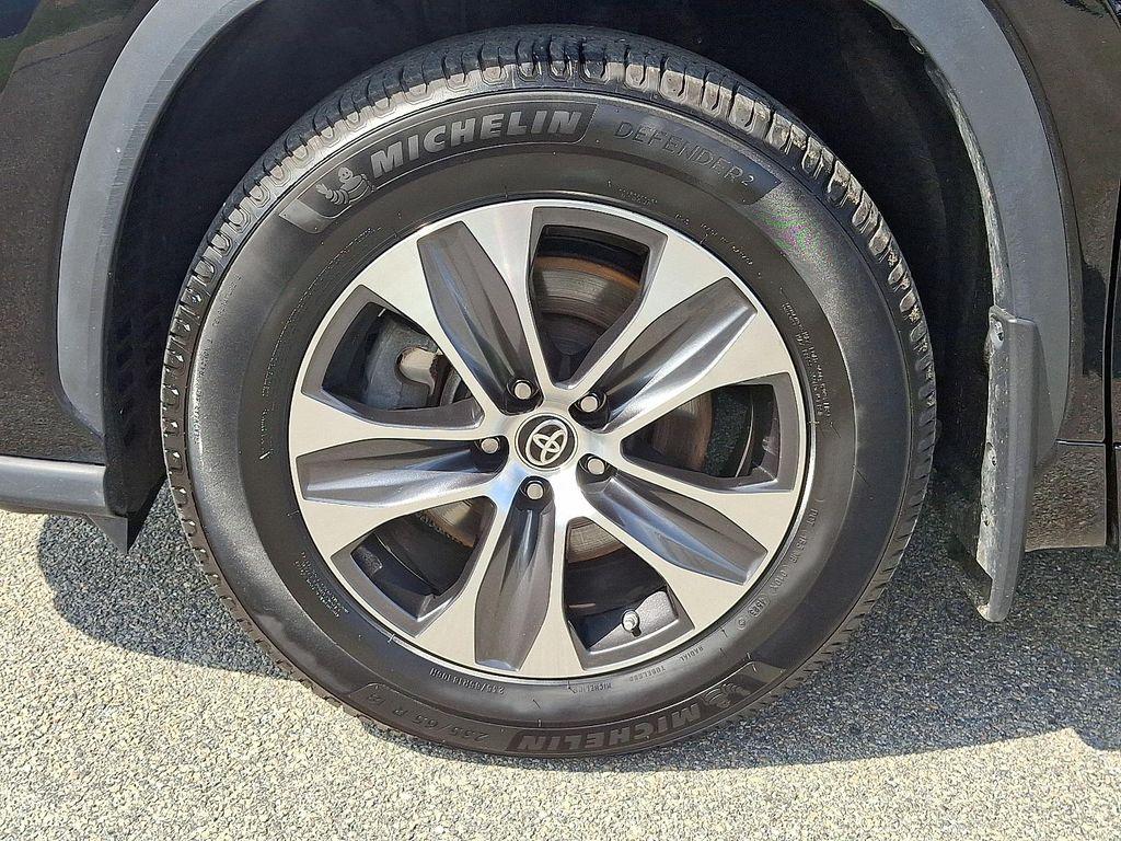 used 2022 Toyota Highlander car, priced at $30,300