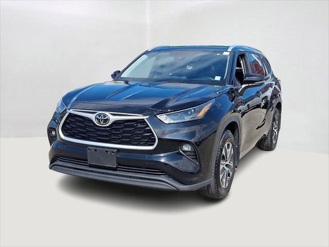 used 2022 Toyota Highlander car, priced at $33,791