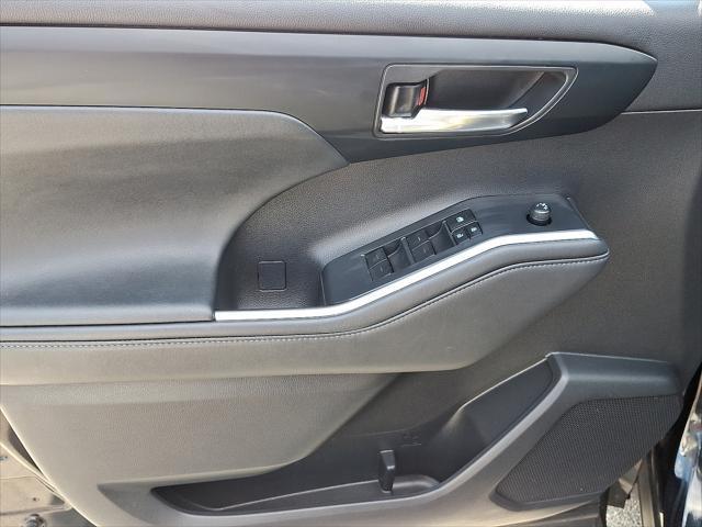 used 2022 Toyota Highlander car, priced at $33,791