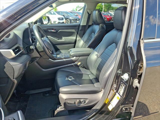 used 2022 Toyota Highlander car, priced at $33,791