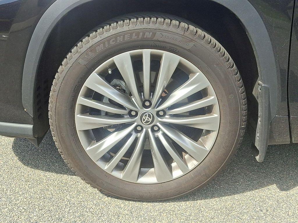 used 2021 Toyota Highlander Hybrid car, priced at $39,494