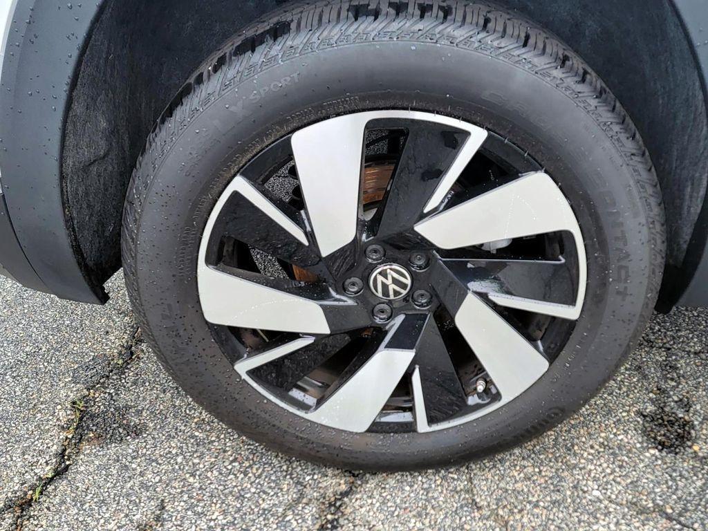 used 2025 Volkswagen Atlas Cross Sport car, priced at $43,995