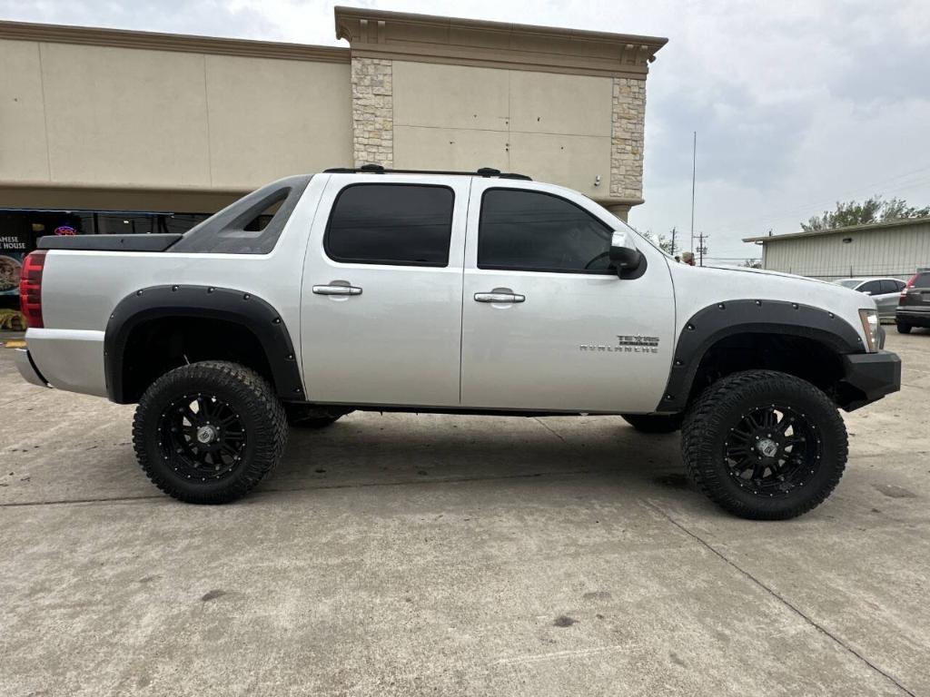 used 2011 Chevrolet Avalanche car, priced at $15,895