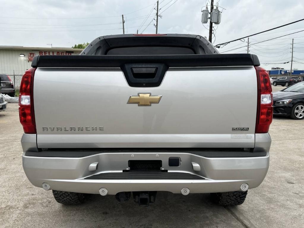 used 2011 Chevrolet Avalanche car, priced at $15,895