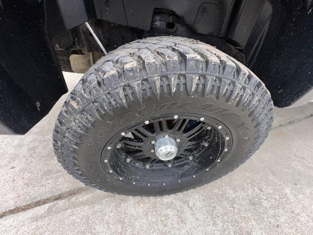used 2011 Chevrolet Avalanche car, priced at $15,895