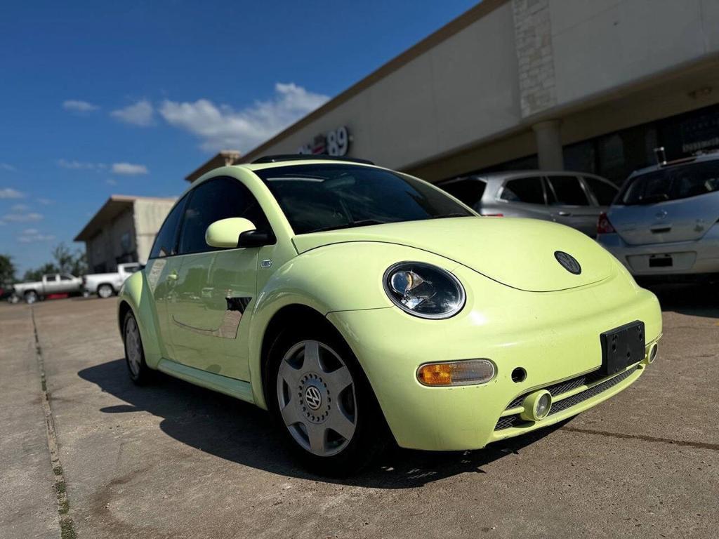 used 2001 Volkswagen New Beetle car, priced at $4,400