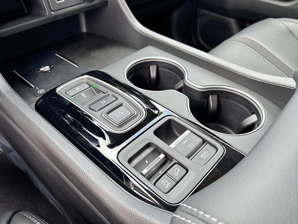 new 2025 Honda Pilot car, priced at $48,950