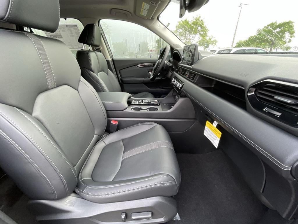 new 2025 Honda Pilot car, priced at $48,950