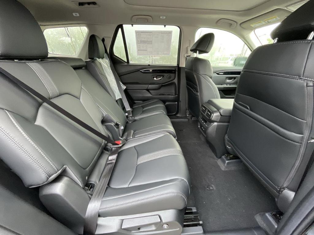 new 2025 Honda Pilot car, priced at $48,950