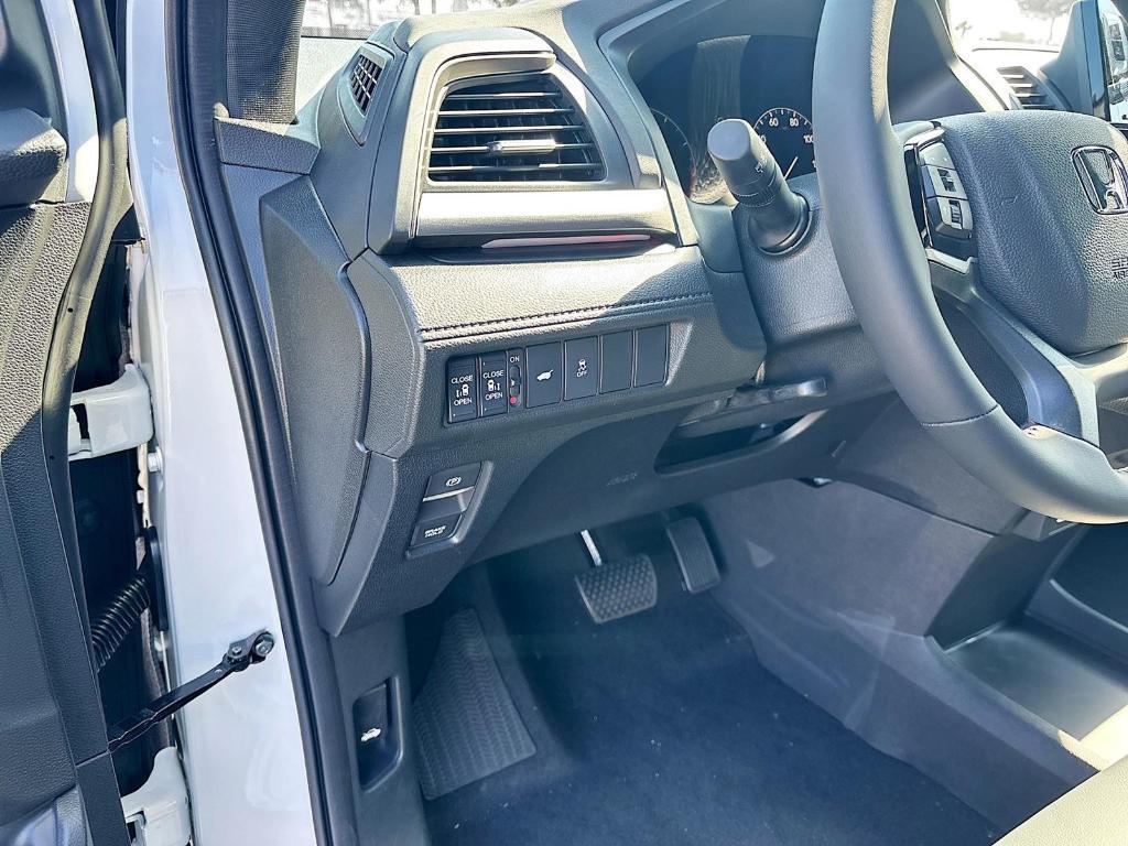 new 2025 Honda Odyssey car, priced at $45,275