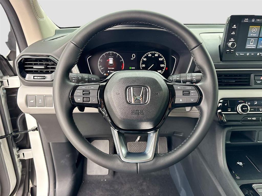 new 2025 Honda Pilot car, priced at $45,450