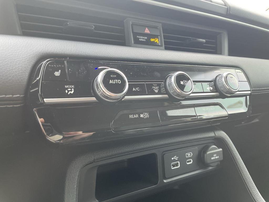 new 2025 Honda Pilot car, priced at $48,950