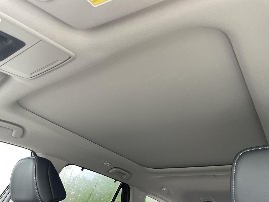 new 2025 Honda Pilot car, priced at $48,950