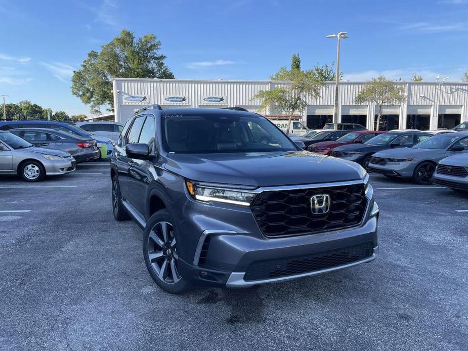 new 2025 Honda Pilot car, priced at $49,325