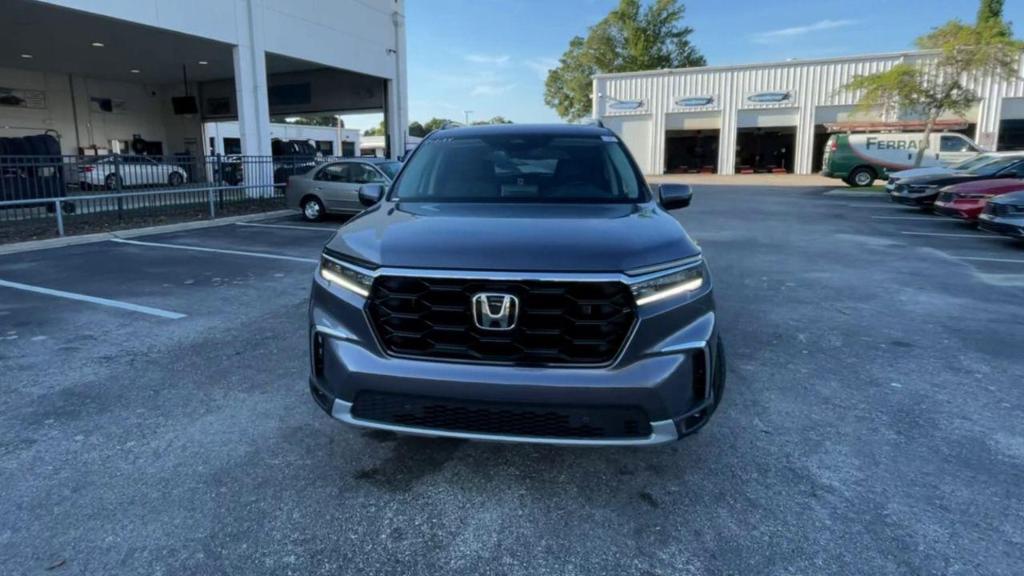 new 2025 Honda Pilot car, priced at $49,325