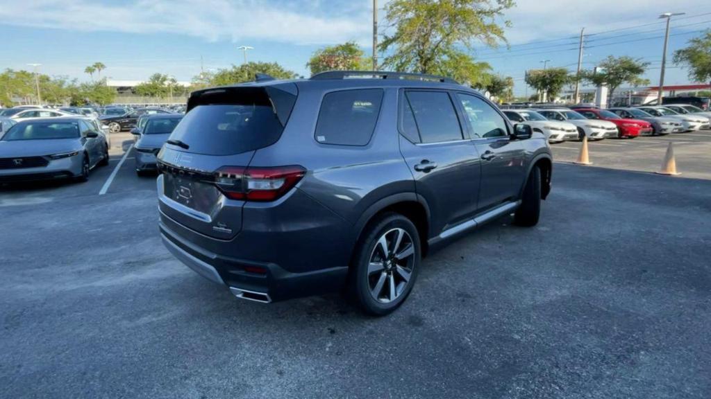 new 2025 Honda Pilot car, priced at $49,325