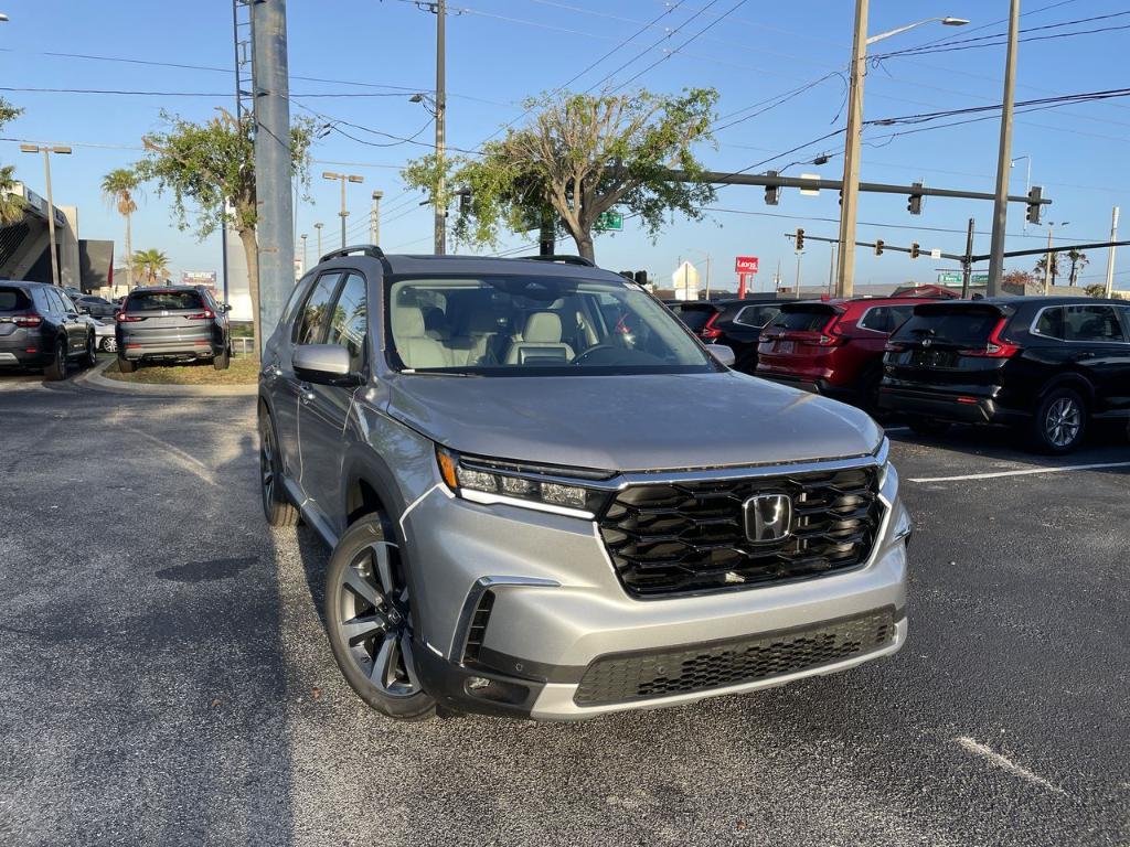 new 2025 Honda Pilot car, priced at $50,995