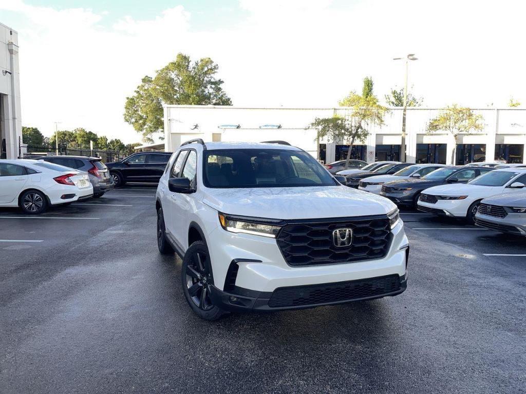 new 2025 Honda Pilot car, priced at $44,205