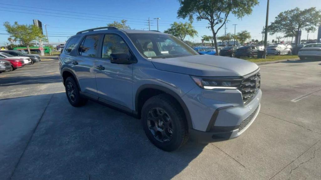 new 2025 Honda Pilot car, priced at $51,250