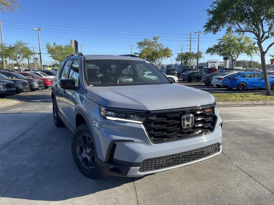 new 2025 Honda Pilot car, priced at $51,250