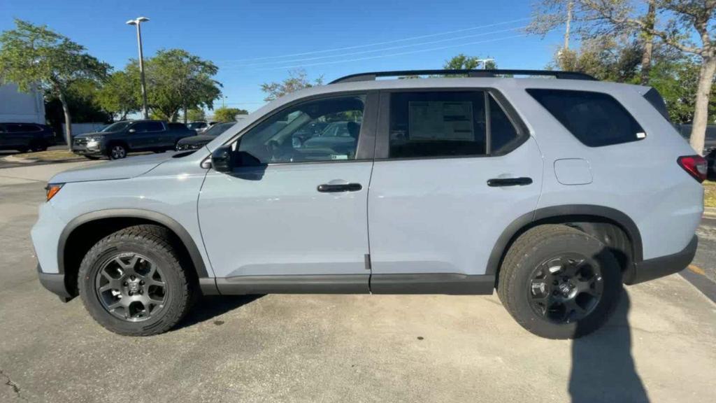 new 2025 Honda Pilot car, priced at $51,250